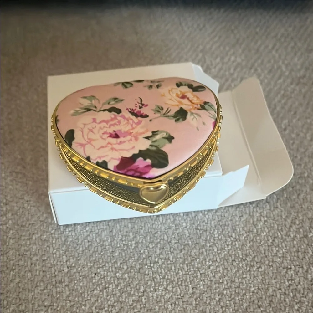 SHEIN Pink Floral Heart-Shaped Compact Mirror